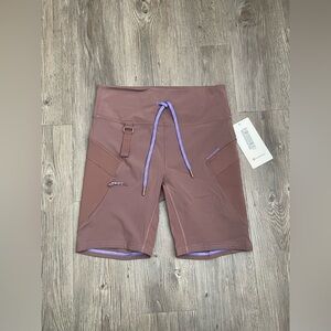 Lululemon Cargo Super High Rise Hiking 8” Short Size 10